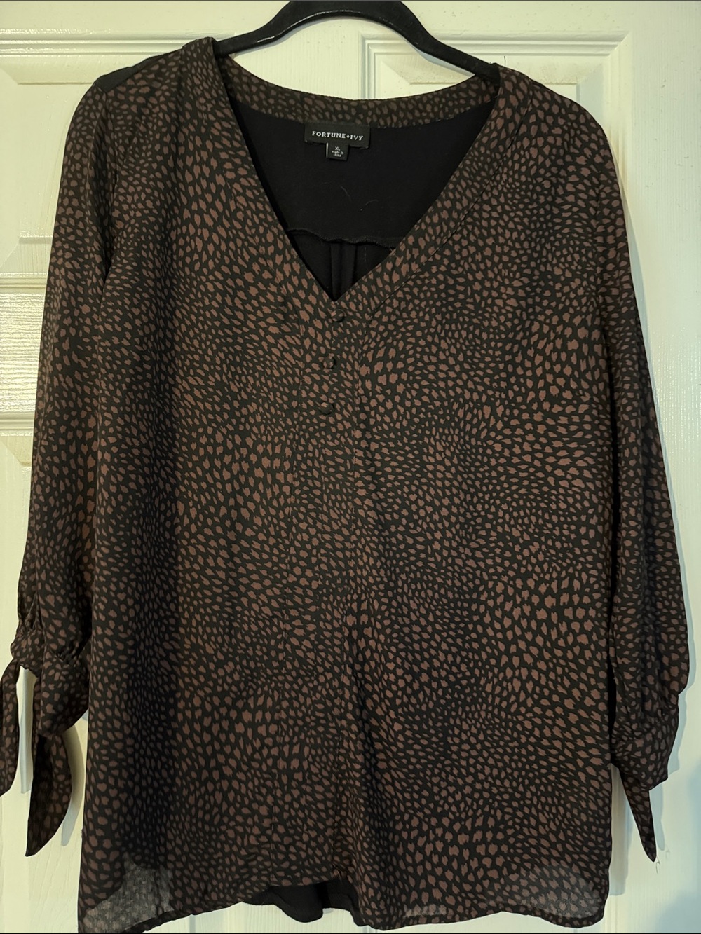 Fortune & Ivy Brown Printed V-Neck Tie-Sleeve Blouse